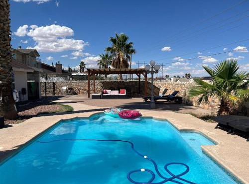 The Pool House near Shopping, Hiking & Fort Bliss