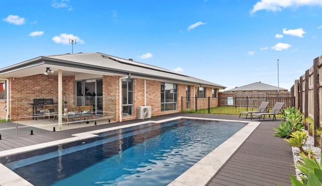 'The Pool House' Spacious Family Stay at Hervey Bay