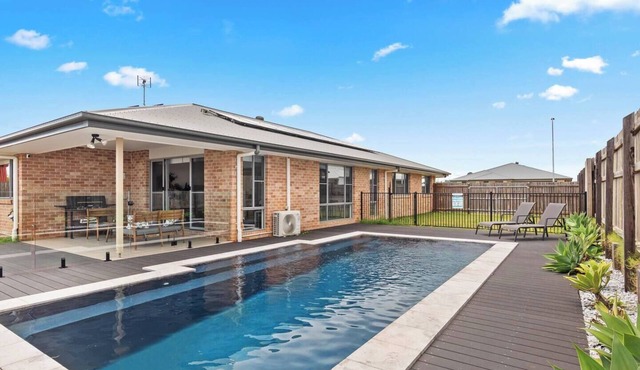 The Pool House Spacious Family Stay at Hervey Bay