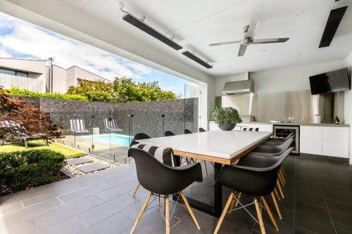 The Pool Pavilion Where City meets Beach