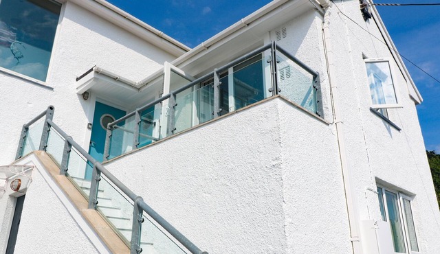 THE POOP DECK, pet friendly, country holiday cottage in Coverack