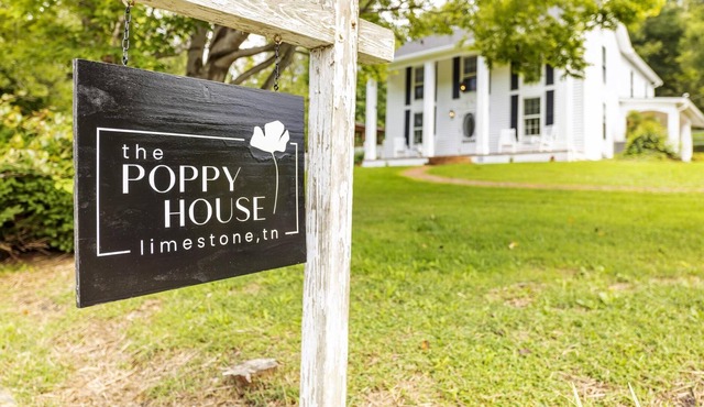 The Poppy House - Limestone Farmhouse Getaway