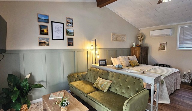The Poppy Seed - Cozy Lakefront Studio on Lake Hickory