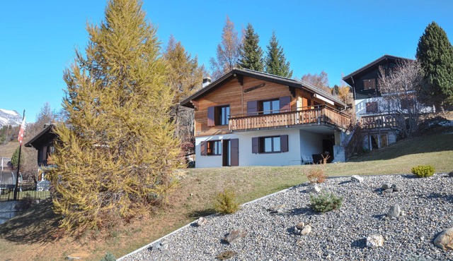 The popular chalet "El Ranchito" is centrally located in the beautiful resort of Bürchen.