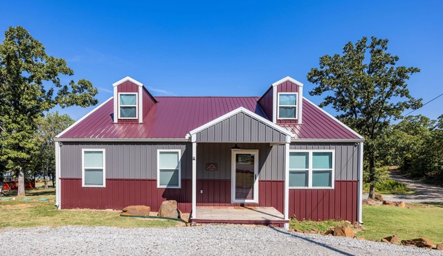 The Porch House - Lake Views, Huge Porch, Fire Pit & Beach Access