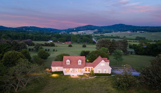 The Porch on Puckett Lane, peaceful countryside escape in Nolensville