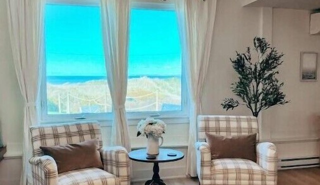 The Port Maitland Beach Housen