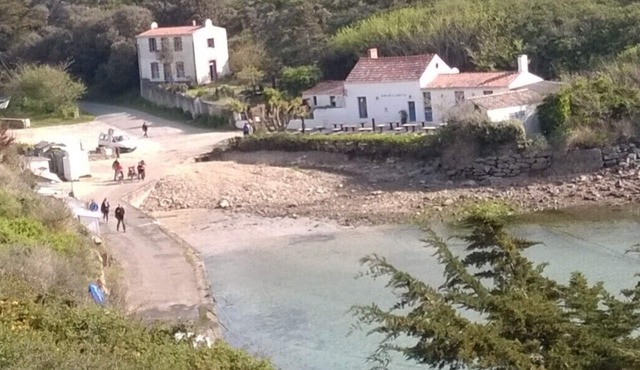 The Port of Millstone, island of Yeu, house with garden pets allowed