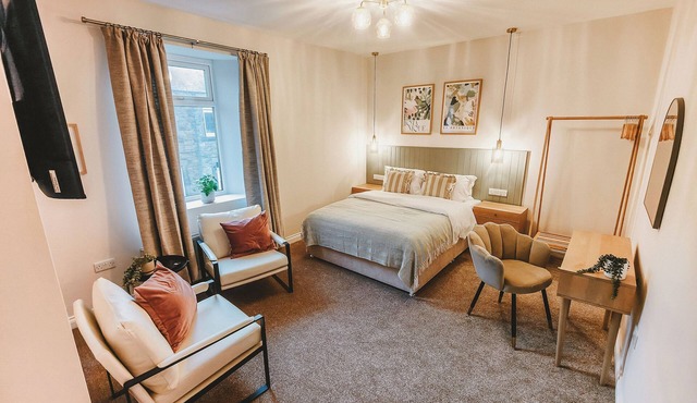 The Postman’s Hut — a stunning, newly refurbished retreat in the heart of Amble.