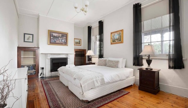 The Postmaster's Manor: Willunga Heritage Hideaway