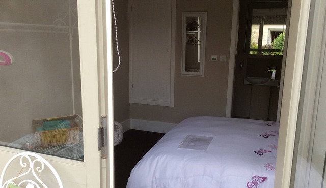 The Potting Shed is a small cabin with an ensuite showeroom, perfect for 2.