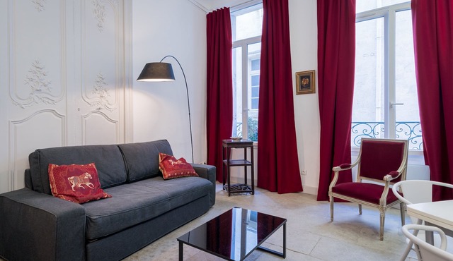 The prefecture, charming apartment with free parking
