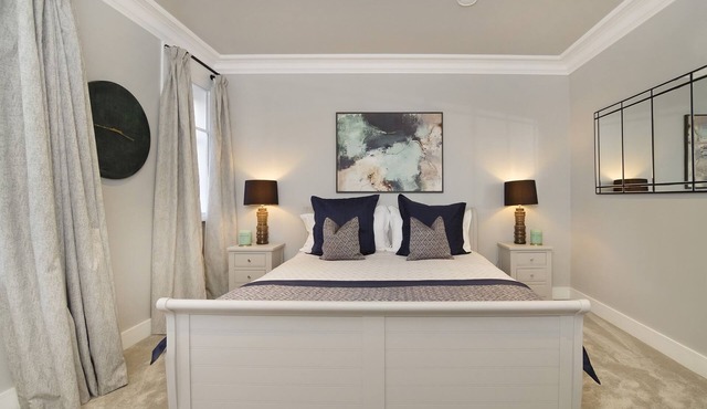 The Presidential Suite, with Parking. - sleeps 4 guests in 2 bedrooms
