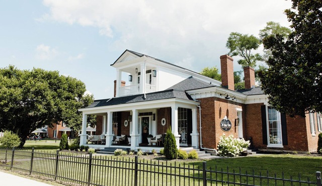The Presley House: Historic Downtown Riverfront Home