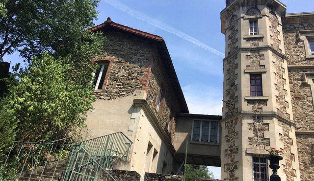 The priest's house - Château de Rochetaillée