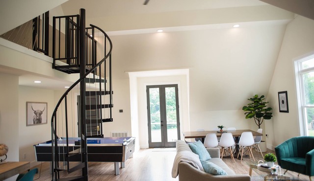 "The Primm Loft" Private, Spacious, Clean & New