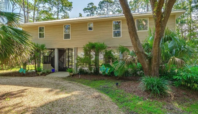 The Professor's Fish House- dock on the bay