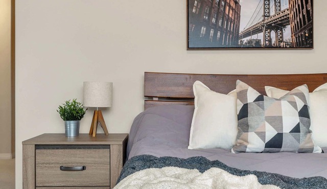 The Prosecco DTCalgary YYCAirport > 15min