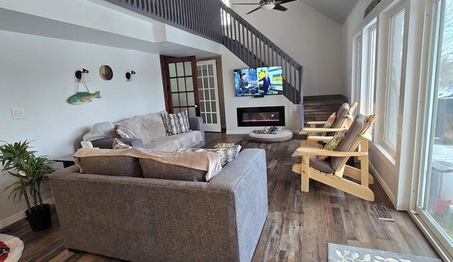 The Pug House. Newly renovated, fully equipped cottage on Moira lake.