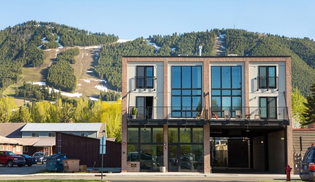 The Pulse of Jackson Hole, Town Square Luxury