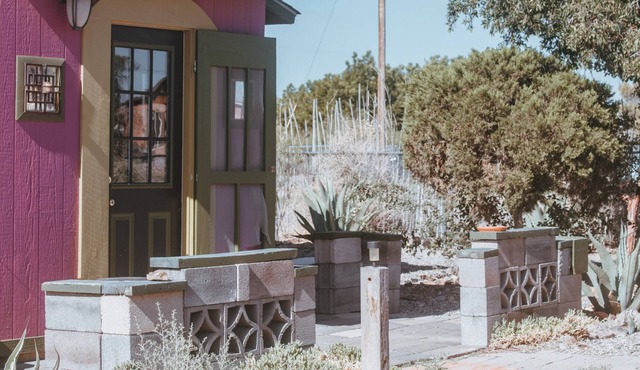 The Purple House w/ Hot Springs Access!