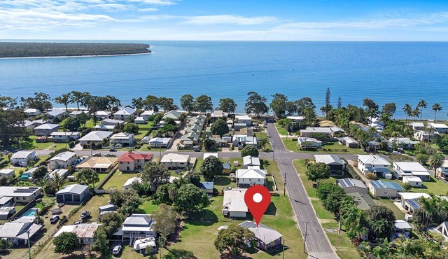 The Purple Cottage - Burrum Heads - Walk To Beach -2BR -.