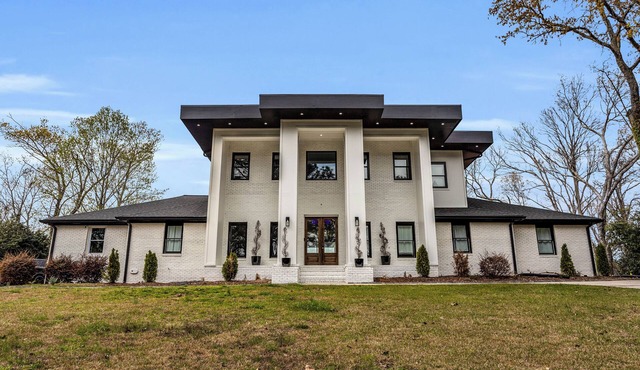 The Push Palace: Where Extravagance Meets Grandeur in Luxurious Living