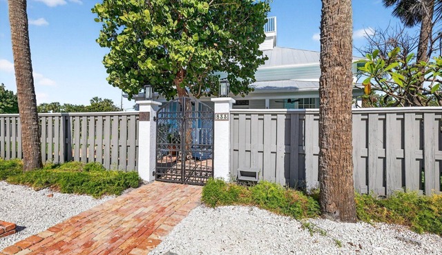 The "Q" House | 5 Beds | 5 bath | Heated Pool | Sleeps 10