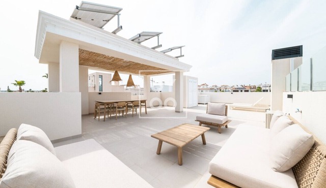 The Q Penthouse, apt with boho-chic rooftop, by OYOOSTAYS