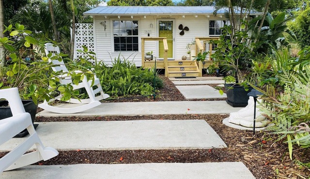 The Quarterdeck Cottage~Boat dockage available directly across the street