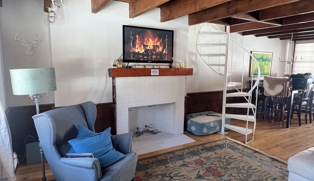 The Quechee Acorn! Cozy 2-bedroom condo near amazing amenities!