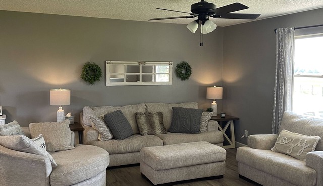 The Queen Bee Farm Stay/Hot tub