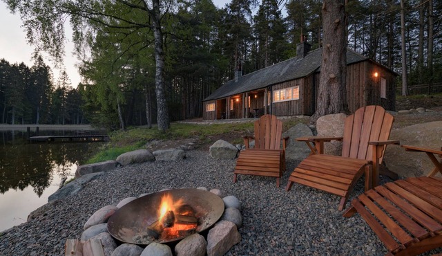 The Queen's Hut - Idyllic Log Cabin, originally built for Queen Mary
