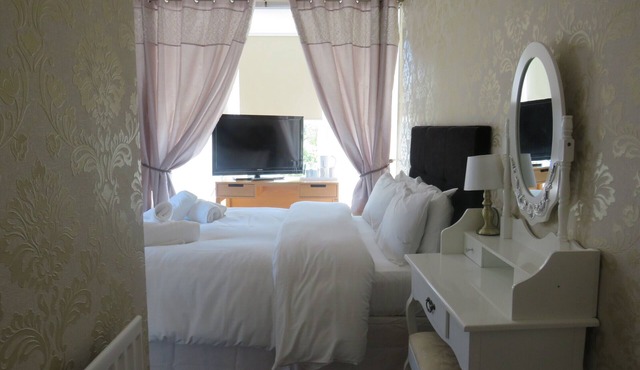 The Queens Arms Hotel