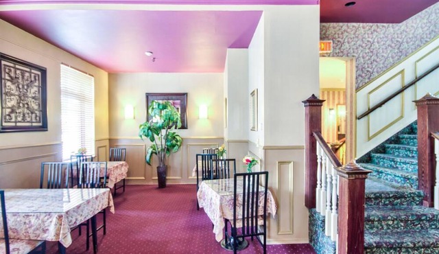 The Queen’s Cue, Stratford, A Tribute Portfolio Hotel