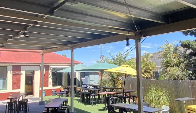 The Queensport Motel & Tavern