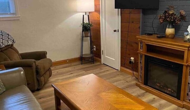 The Quiet Comfort - Spacious Lower Units Steps from Main Str