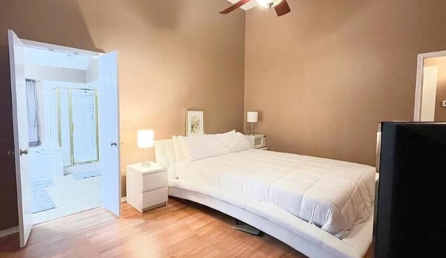 The Quiet Lake Dallas House 3 Cal King Bds 5B/2Ba