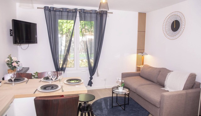 THE QUIET NEST IN THE COUNTRY OF FONTAINEBLEAU
