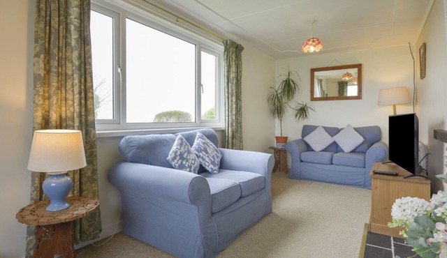 THE QUILLET, character holiday cottage, with a garden in Pendeen