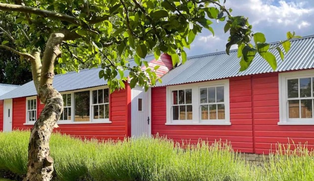 The Red Shed sleeps 2 private garden and parking 3 miles from Bury St Edmunds