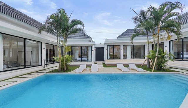 The R Villa Luwa| 5BR Pool – Serene near Canggu