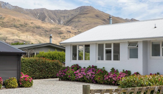 The Rabbit Warren - Wanaka Holiday Home