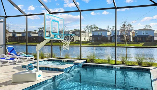 The Radiant | Grand Villa w/Game Loft & Huge Suites, Mins to Universal & Disney