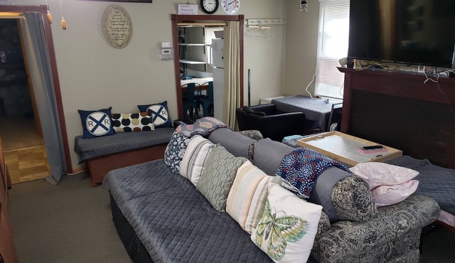 The Rail: 4 Bedrooms in Comfortable Home, Near Downtown