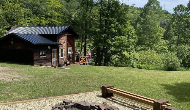 The Railroad Scale House: 40 private acres & creek