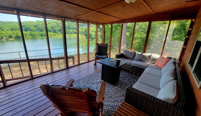 The Rainbow - Cabin 2 -Amazing White River frontage views!