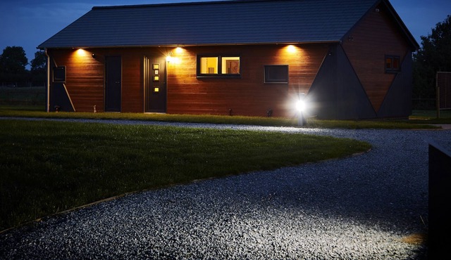 THE RAJ, pet friendly, character holiday cottage in Burton Pidsea