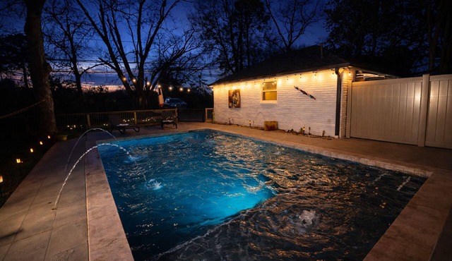 The Ranch at CityCentre Luxury Family Estate Pool, Spa, Firepit, BBQ, Hammock