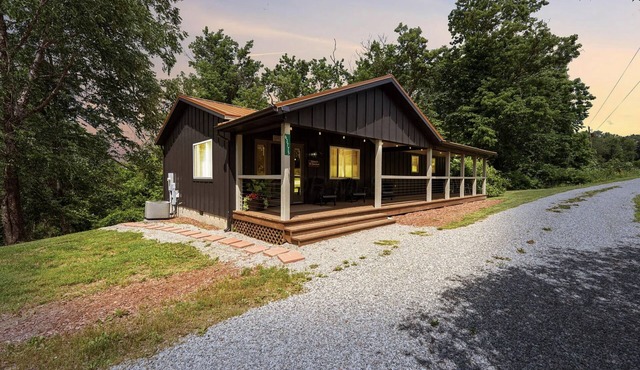 The Ranch | Hocking Hills, Family Cabin, Hot Tub